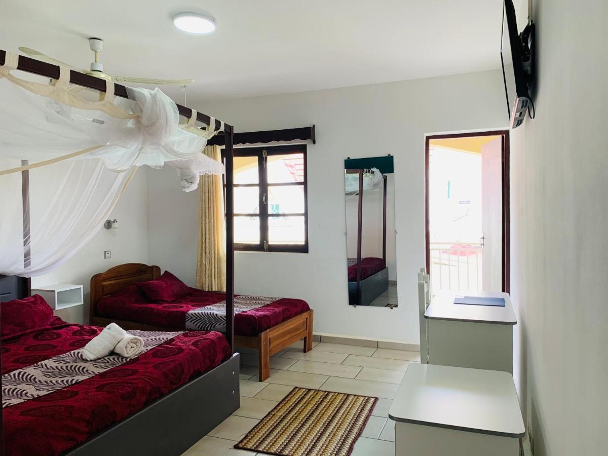 Hotel - Appartement Meuble " Les Flots Bleu " Antananarivo Eksteriør bilde