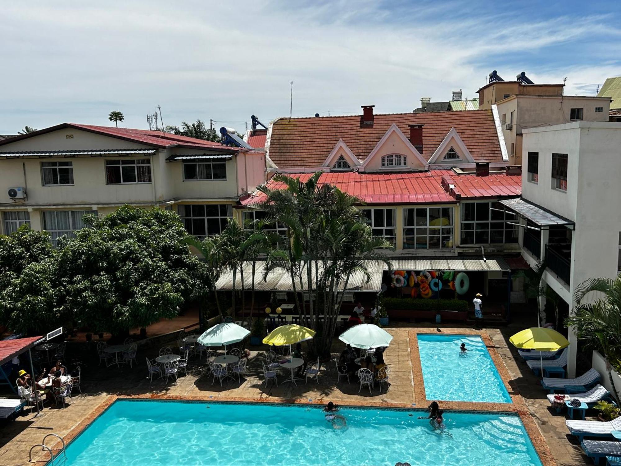 Hotel - Appartement Meuble " Les Flots Bleu " Antananarivo Eksteriør bilde